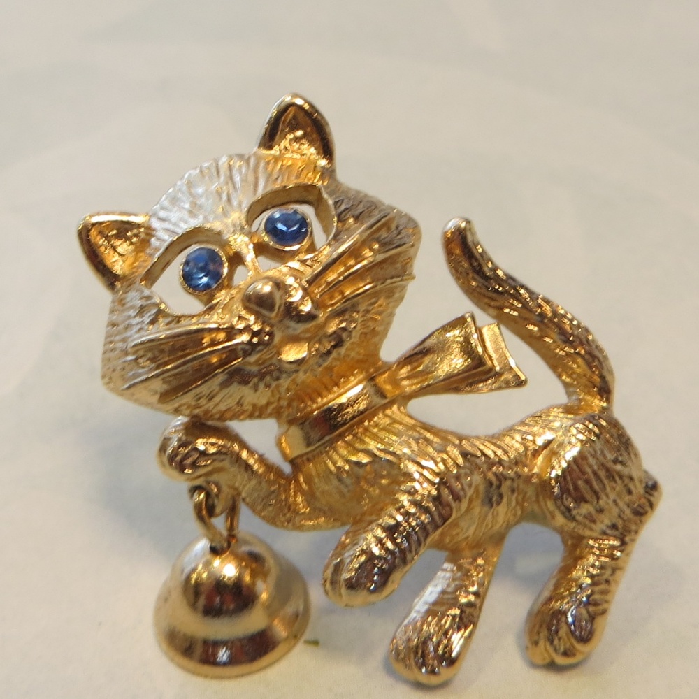 Sky Blue Eyes Looking At You Kitty Cat Brooch